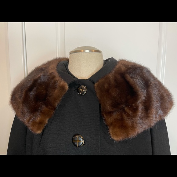 Black Vintage Deardon Coat with mink collar - Picture 3 of 9